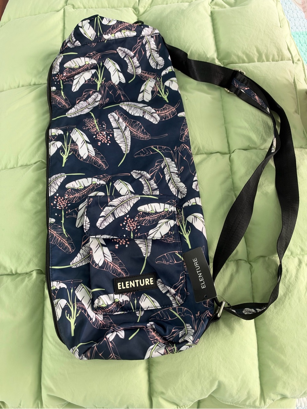 ELENTURE Women’s yoga mat carrier w exterior pockets  Navy Feather-Print Sling .